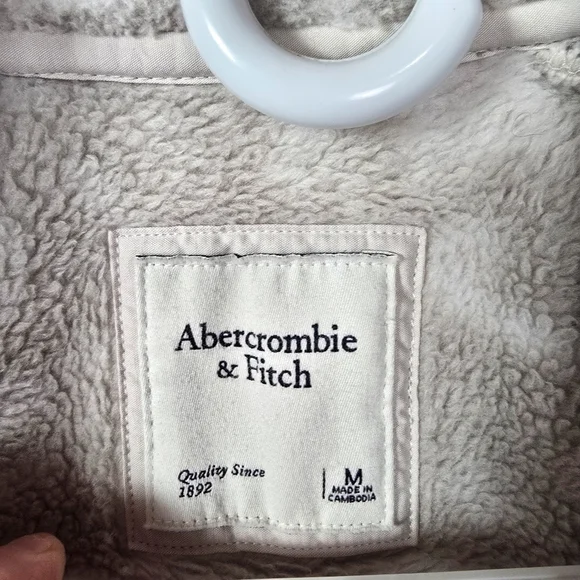 Abercrombie & Fitch Snap Up Fleece Quilted Jacket Camo - Picture 6 of 7